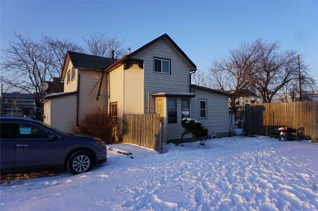 640 Windsor Ave, House detached with 3 bedrooms, 2 bathrooms and 2 parking in Windsor ON | Image 4