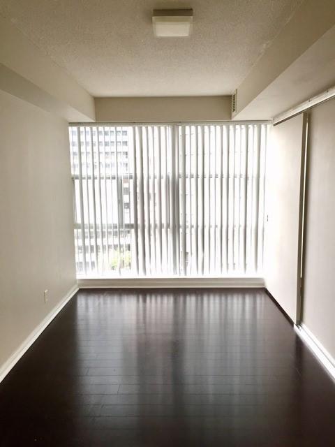 1001 - 11 St Joseph St, Condo with 1 bedrooms, 1 bathrooms and null parking in Toronto ON | Image 4