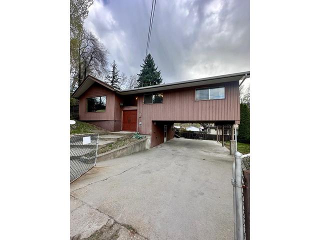 2302 Sixth Avenue, House detached with 3 bedrooms, 2 bathrooms and null parking in Trail BC | Image 2