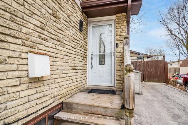 735 Hillcroft St, House semidetached with 3 bedrooms, 3 bathrooms and 5 parking in Oshawa ON | Image 34