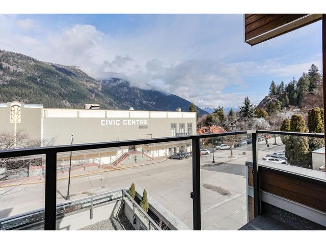 305 - 710 Vernon Street, Condo with 2 bedrooms, 2 bathrooms and 1 parking in Nelson BC | Image 11