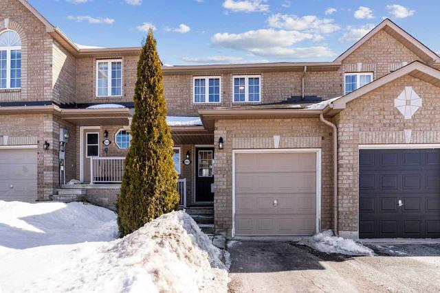 2057 Osbond Rd, House attached with 3 bedrooms, 1 bathrooms and 3 parking in Innisfil ON | Image 1