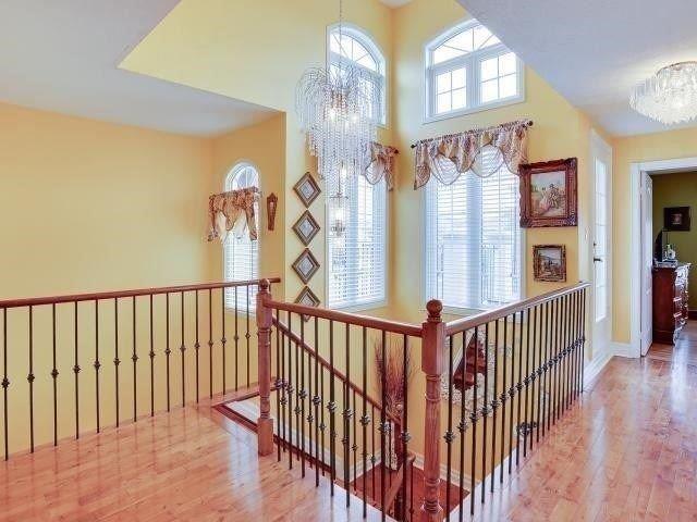 84 Ridgeway Crt, House detached with 3 bedrooms, 4 bathrooms and 6 parking in Vaughan ON | Image 5