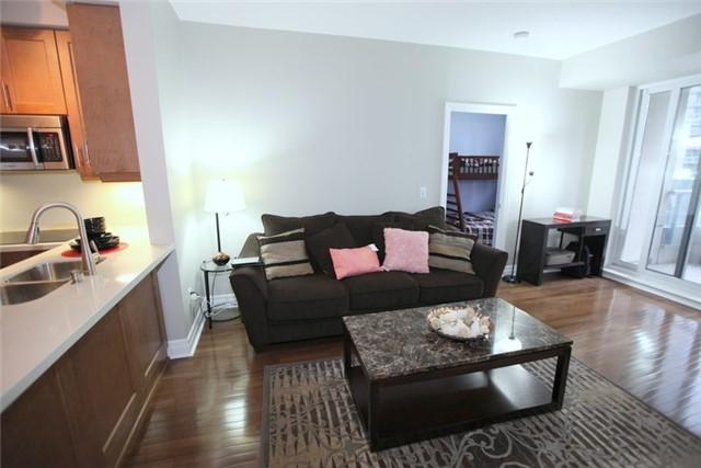 1205 - 35 Balmuto St, Condo with 2 bedrooms, 2 bathrooms and 1 parking in Toronto ON | Image 8