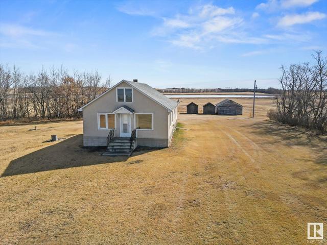 59309 Range Road 165, House detached with 3 bedrooms, 2 bathrooms and null parking in Smoky Lake County AB | Image 1