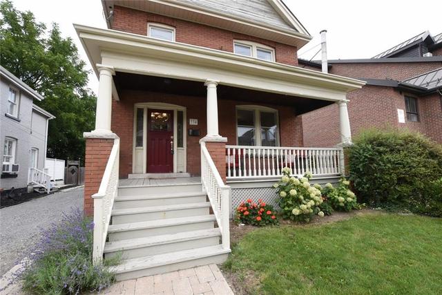 334 Charlton Avenue W, House detached with 4 bedrooms, 2 bathrooms and 3 parking in Hamilton ON | Image 2