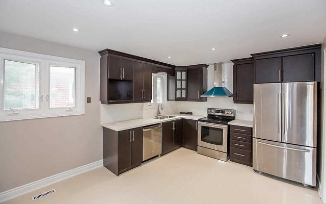22 Norbert Rd Rd, House semidetached with 3 bedrooms, 2 bathrooms and 1 parking in Brampton ON | Image 3