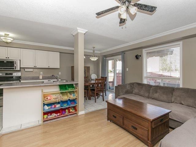 13 Pauline Cres, House attached with 3 bedrooms, 4 bathrooms and 3 parking in Brampton ON | Image 6