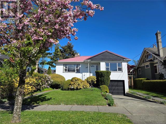 147 Howe St, House detached with 4 bedrooms, 2 bathrooms and 1 parking in Victoria BC | Image 2