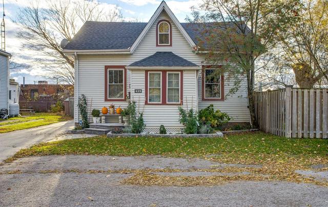 425 Roe St, House detached with 3 bedrooms, 2 bathrooms and 5 parking in Cobourg ON | Image 12