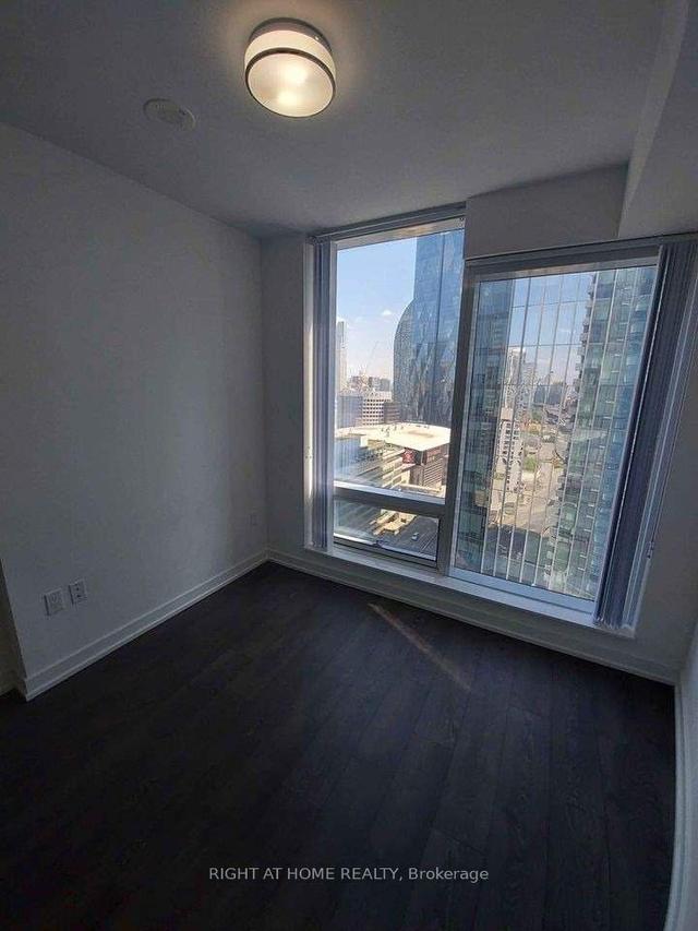 2303 - 10 York St W, Condo with 2 bedrooms, 2 bathrooms and 1 parking in Toronto ON | Image 14