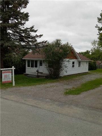 212 Elm Ave, House detached with 3 bedrooms, 1 bathrooms and 2 parking in Georgina ON | Image 1