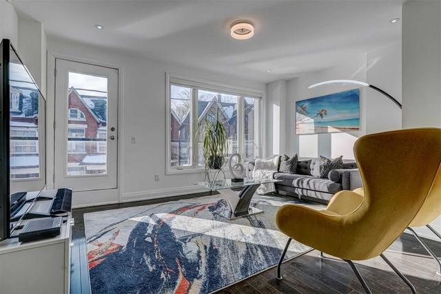 285 Lisgar St, House semidetached with 4 bedrooms, 3 bathrooms and 1 parking in Toronto ON | Image 3