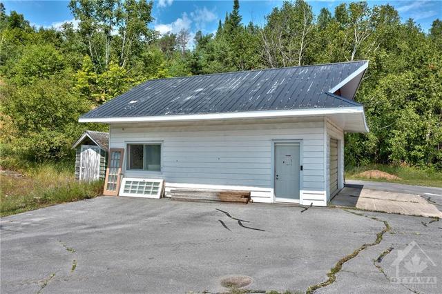 7417 Road 506 Road, House detached with 3 bedrooms, 2 bathrooms and 20 parking in North Frontenac ON | Image 26