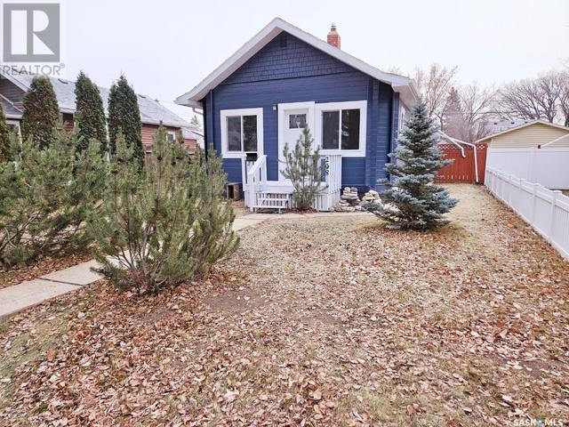 208 Elm Street, House detached with 2 bedrooms, 1 bathrooms and null parking in Saskatoon SK | Image 1