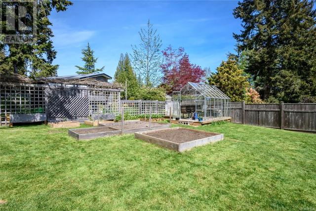 1962 Richardson Ave, House detached with 4 bedrooms, 2 bathrooms and 6 parking in Comox BC | Image 46
