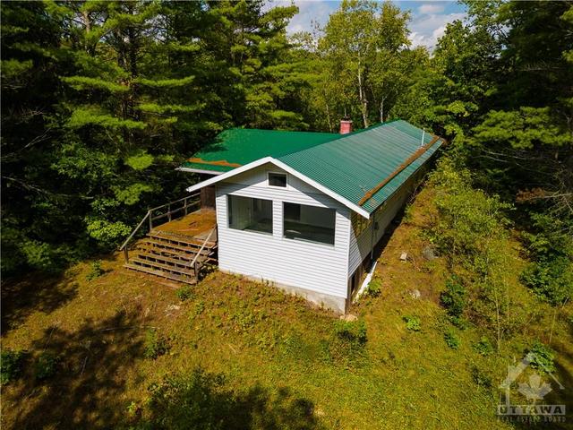 8860 Highway 41 Highway, House detached with 2 bedrooms, 1 bathrooms and 10 parking in Addington Highlands ON | Card Image