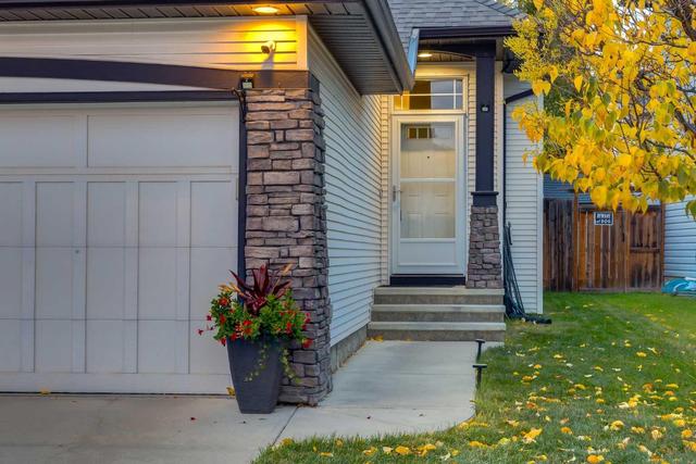 1960 New Brighton Drive Se, House detached with 4 bedrooms, 2 bathrooms and 4 parking in Calgary AB | Image 2