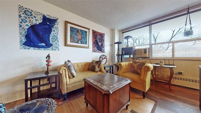310 - 270 Palmdale Dr, Condo with 2 bedrooms, 1 bathrooms and 1 parking in Toronto ON | Image 2