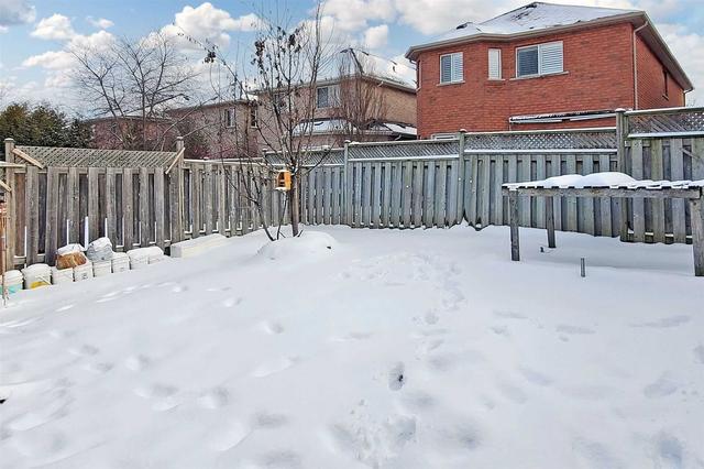 80 Clearmeadow Blvd, House detached with 3 bedrooms, 2 bathrooms and 3 parking in Newmarket ON | Image 5