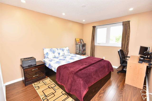 13 Gilmore Dr, House attached with 3 bedrooms, 2 bathrooms and 3 parking in Brampton ON | Image 6
