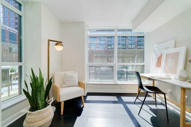 302 - 525 Wilson Ave, Condo with 2 bedrooms, 2 bathrooms and 1 parking in Toronto ON | Image 2