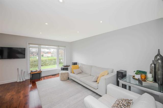 2056 Hixon St, House detached with 3 bedrooms, 3 bathrooms and 6 parking in Oakville ON | Image 23
