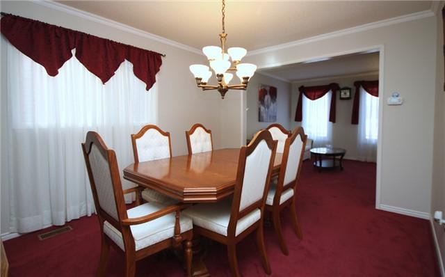 896 Lavis Crt, House detached with 4 bedrooms, 3 bathrooms and 4 parking in Oshawa ON | Image 5