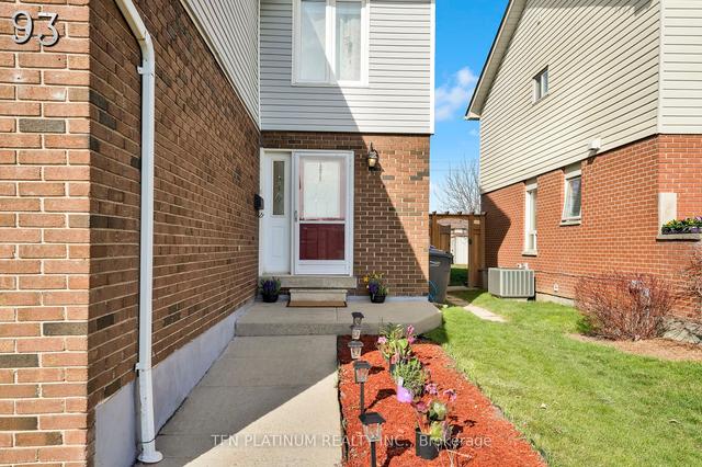 93 Kingswood Dr W, House attached with 3 bedrooms, 2 bathrooms and 3 parking in Brampton ON | Image 34