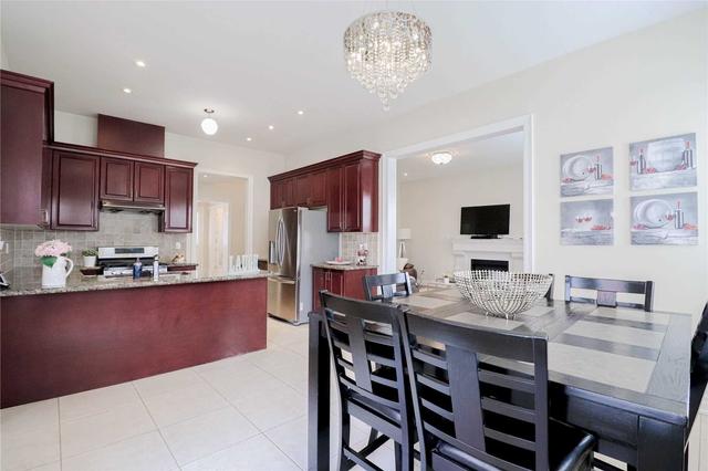 33 Kelways Circ, House detached with 4 bedrooms, 5 bathrooms and 9 parking in Brampton ON | Image 2