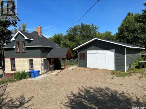 361 18th Street W, House detached with 2 bedrooms, 2 bathrooms and null parking in Prince Albert SK | Card Image