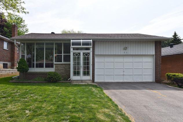 11 Rollingwood Dr, House detached with 3 bedrooms, 2 bathrooms and 2 parking in Toronto ON | Image 1