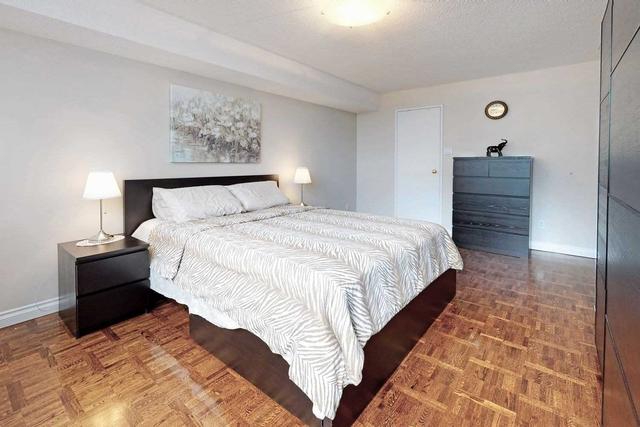 sph4 - 3700 Kaneff Cres, Condo with 2 bedrooms, 2 bathrooms and 2 parking in Mississauga ON | Image 9