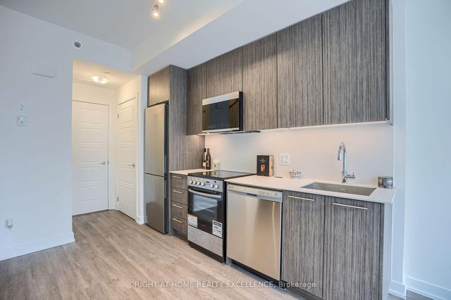 2 - 861 Sheppard Ave W, Townhouse with 2 bedrooms, 3 bathrooms and 1 parking in Toronto ON | Image 4
