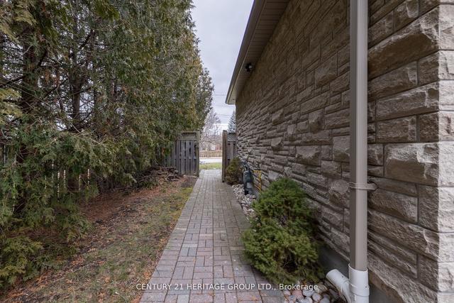 35 Railway St, House detached with 3 bedrooms, 2 bathrooms and 14 parking in Vaughan ON | Image 13