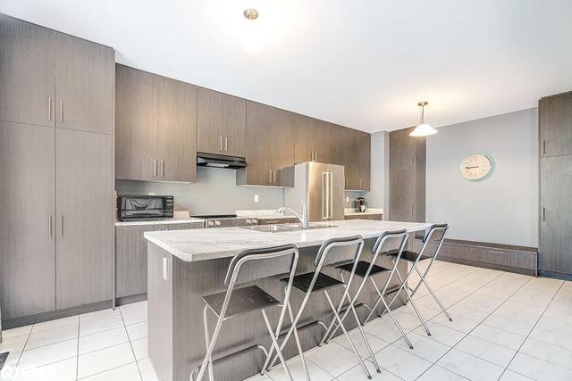 1040 Abram Court, House detached with 3 bedrooms, 2 bathrooms and 4 parking in Innisfil ON | Image 5