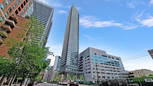 1303 - 832 Bay St, Condo with 2 bedrooms, 2 bathrooms and 1 parking in Toronto ON | Image 32
