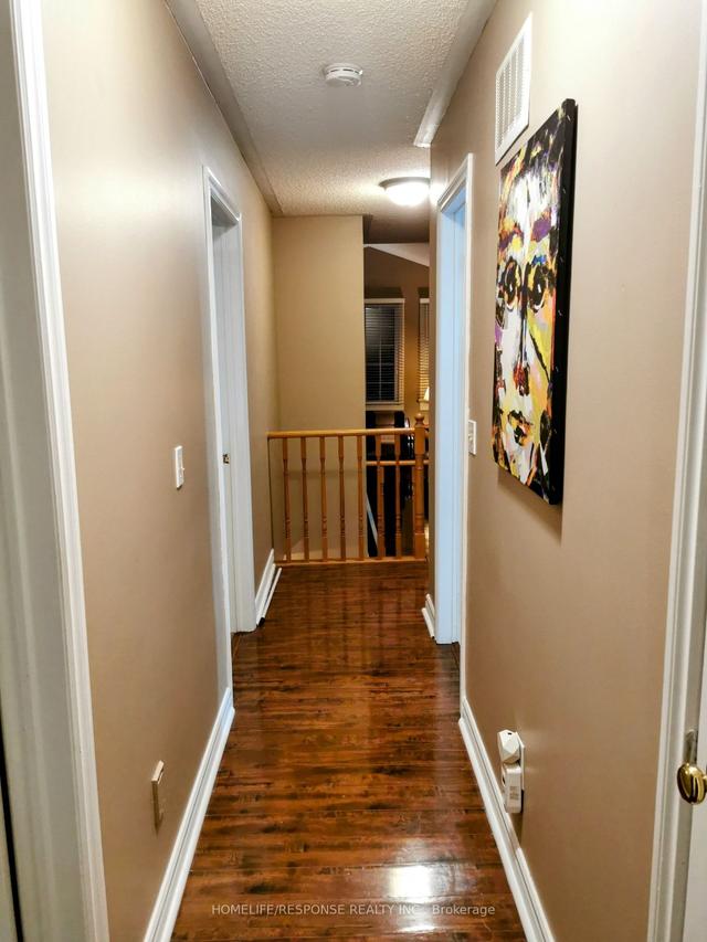47 Heathcliffe Sq N, Townhouse with 3 bedrooms, 4 bathrooms and 2 parking in Brampton ON | Image 2