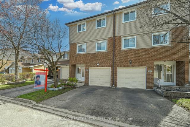 66 Carisbrook Crt, Townhouse with 3 bedrooms, 2 bathrooms and 2 parking in Brampton ON | Image 12
