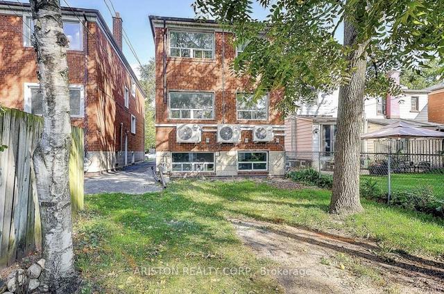9 Winfield Ave N, House detached with 2 bedrooms, 1 bathrooms and 1 parking in Toronto ON | Image 4