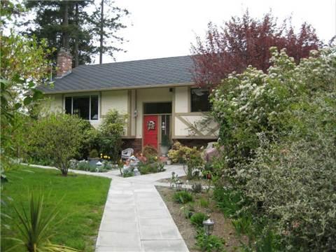 2280 Amity Dr, House detached with 6 bedrooms, 5 bathrooms and 6 parking in Saanich BC | Image 1