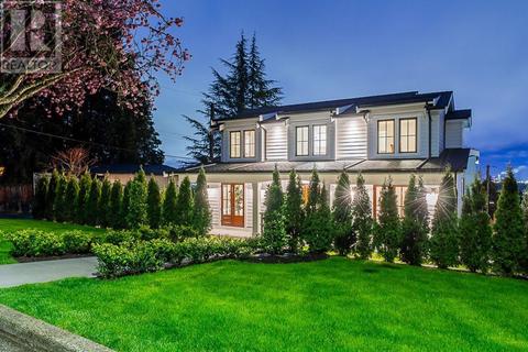 4568 Mckee Street, House detached with 5 bedrooms, 7 bathrooms and 5 parking in Burnaby BC | Card Image
