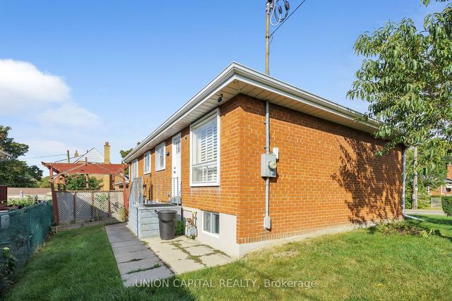 66 Ridge Point Cres, House detached with 2 bedrooms, 1 bathrooms and 1 parking in Toronto ON | Image 17