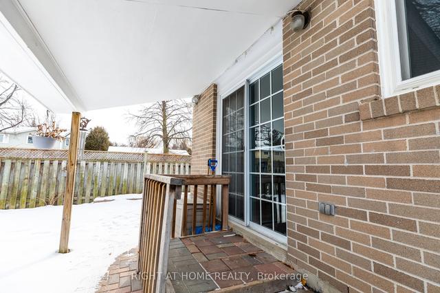188 Freshmeadow Dr, House semidetached with 3 bedrooms, 2 bathrooms and 3 parking in Toronto ON | Image 5