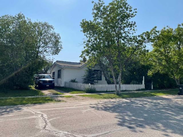 10020 98 Street, House detached with 1 bedrooms, 1 bathrooms and 4 parking in Sexsmith AB | Image 1
