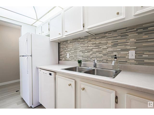 17227 92 Av Nw, House attached with 2 bedrooms, 1 bathrooms and 1 parking in Edmonton AB | Image 17