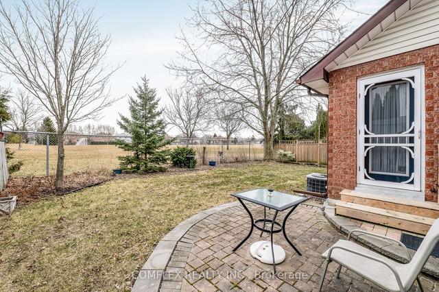 952 Deer Valley Dr, House detached with 3 bedrooms, 3 bathrooms and 6 parking in Oshawa ON | Image 32