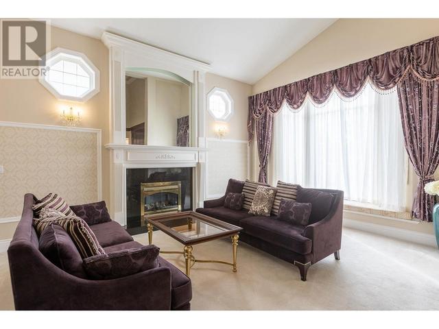 6589 Kitchener Street, House detached with 7 bedrooms, 6 bathrooms and 5 parking in Burnaby BC | Image 5