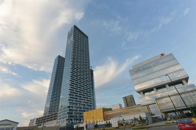 4002 - 898 Portage Pkwy, Condo with 3 bedrooms, 2 bathrooms and 1 parking in Vaughan ON | Image 1