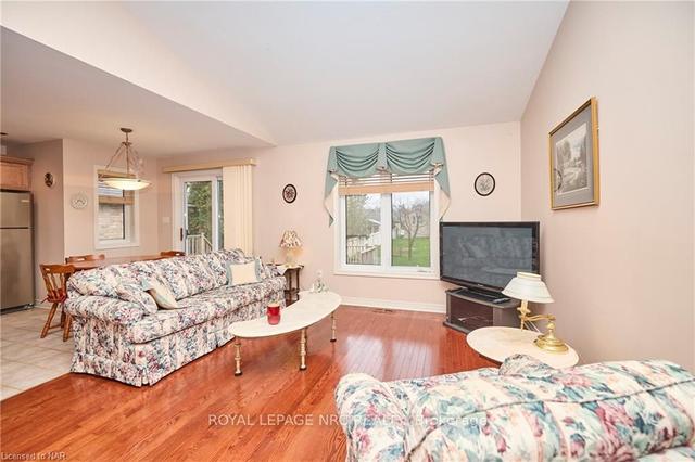 87 Sandra Dr, House detached with 3 bedrooms, 2 bathrooms and 6 parking in Pelham ON | Image 2